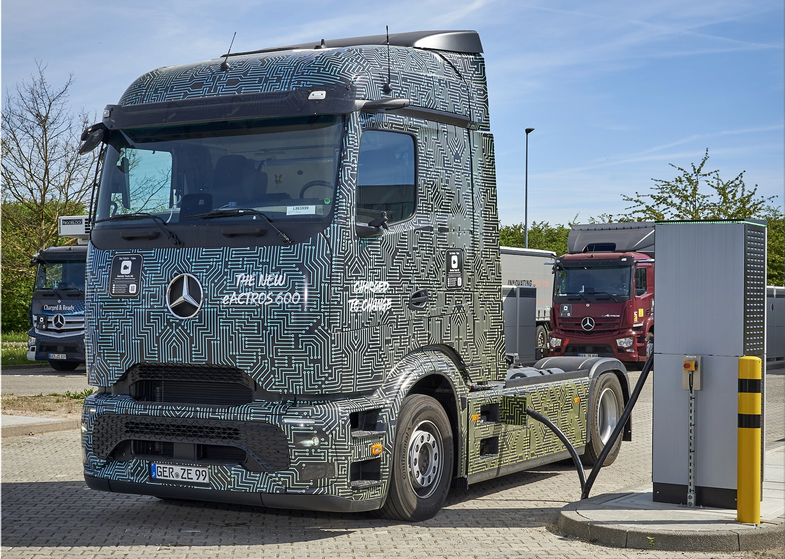 Electric Revolution on the Highway: EActros 600 Charges to 1,000 kW ...